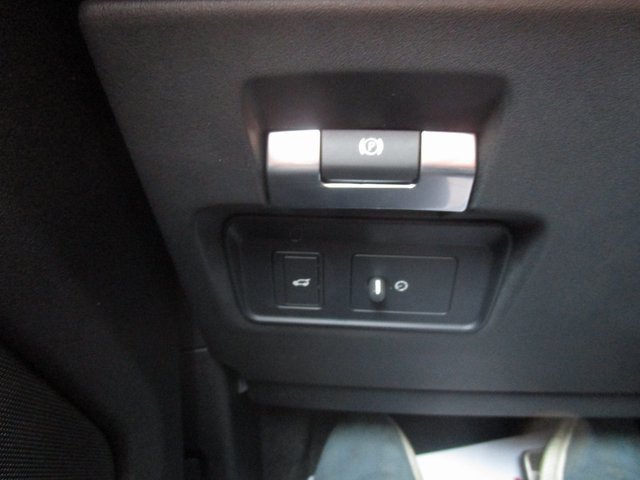 Used 2021 Land Rover Range Rover Evoque R-Dynamic SE image 12