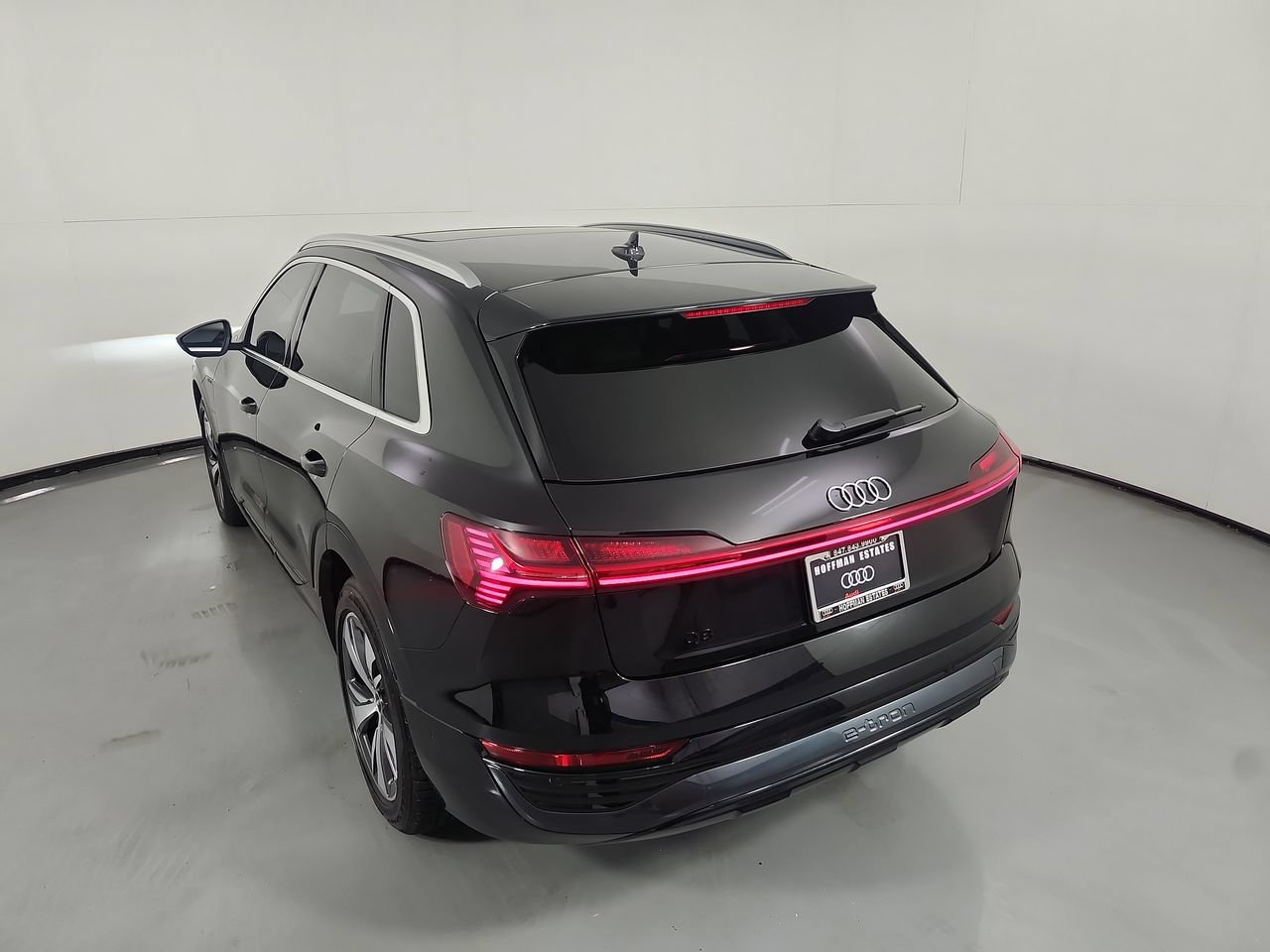 Used 2024 Audi Q8 e-tron Premium Plus AWD/4WD image 33