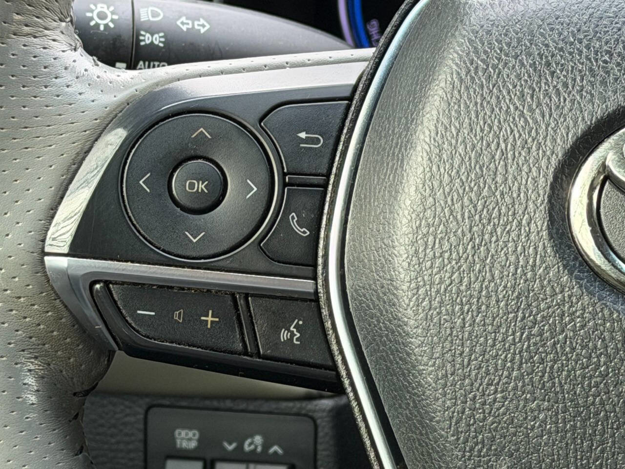 Used 2019 Toyota Avalon Limited image 41