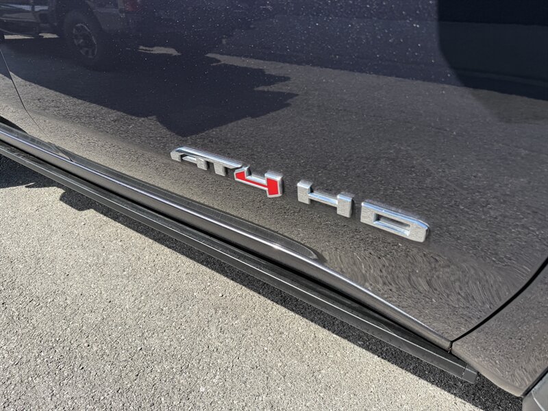 Used 2024 GMC Sierra 2500 AT4 w/ AT4 Preferred Package AWD/4WD image 13