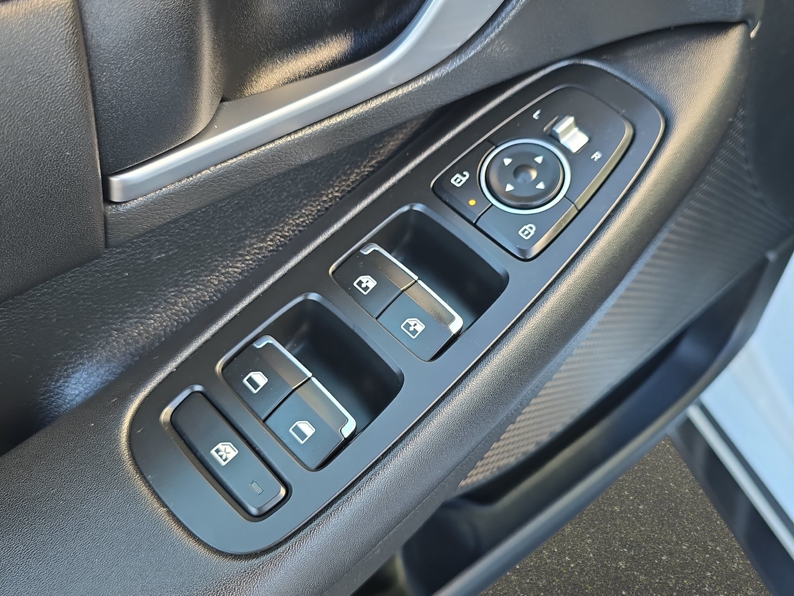 Used 2024 Hyundai Sonata SEL FWD image 28