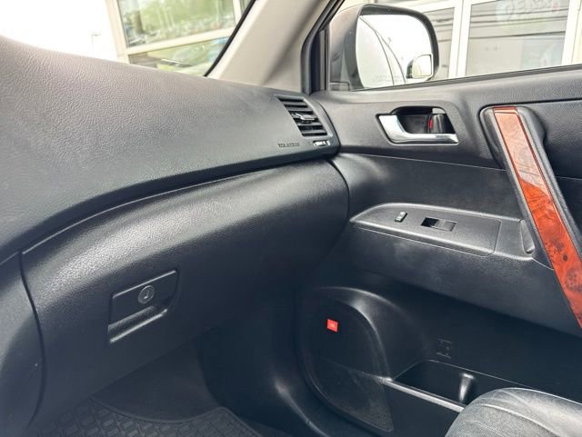 Used 2013 Toyota Highlander Limited AWD/4WD image 16