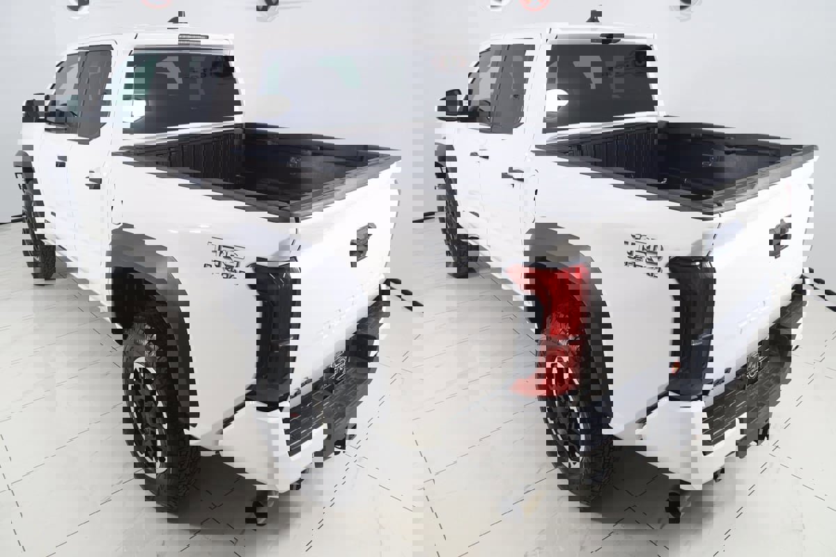 Used 2024 Toyota Tacoma TRD Off-Road image 22