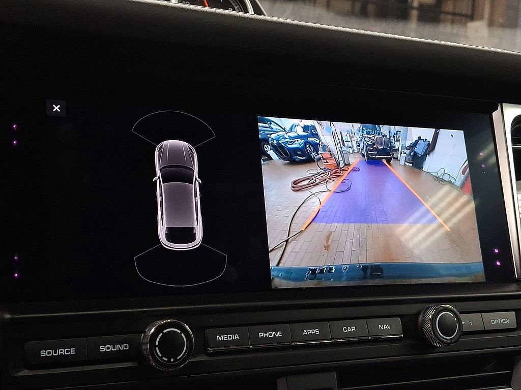 Used 2021 Porsche Macan Turbo image 13