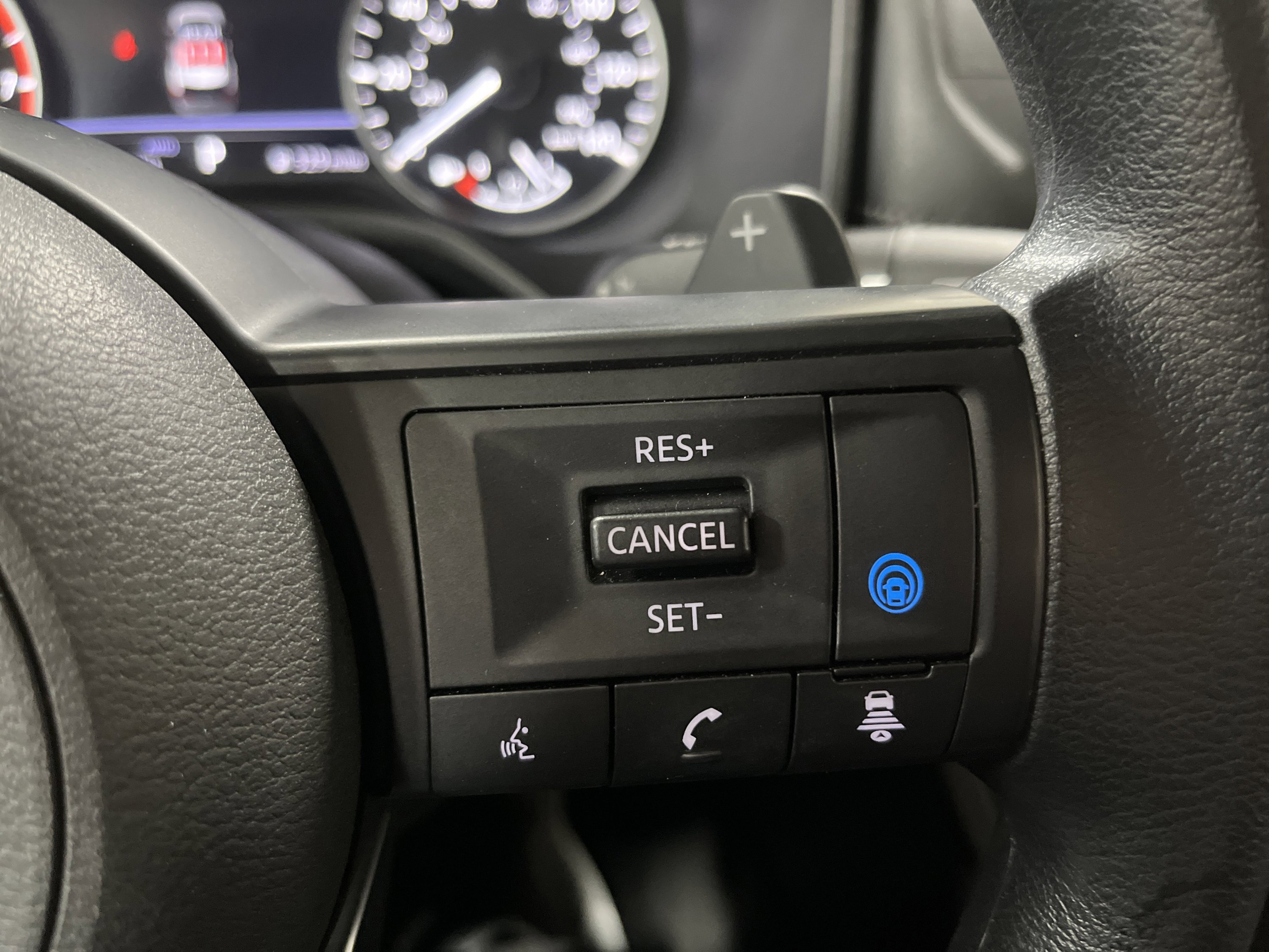 Used 2024 Nissan Rogue SV image 15