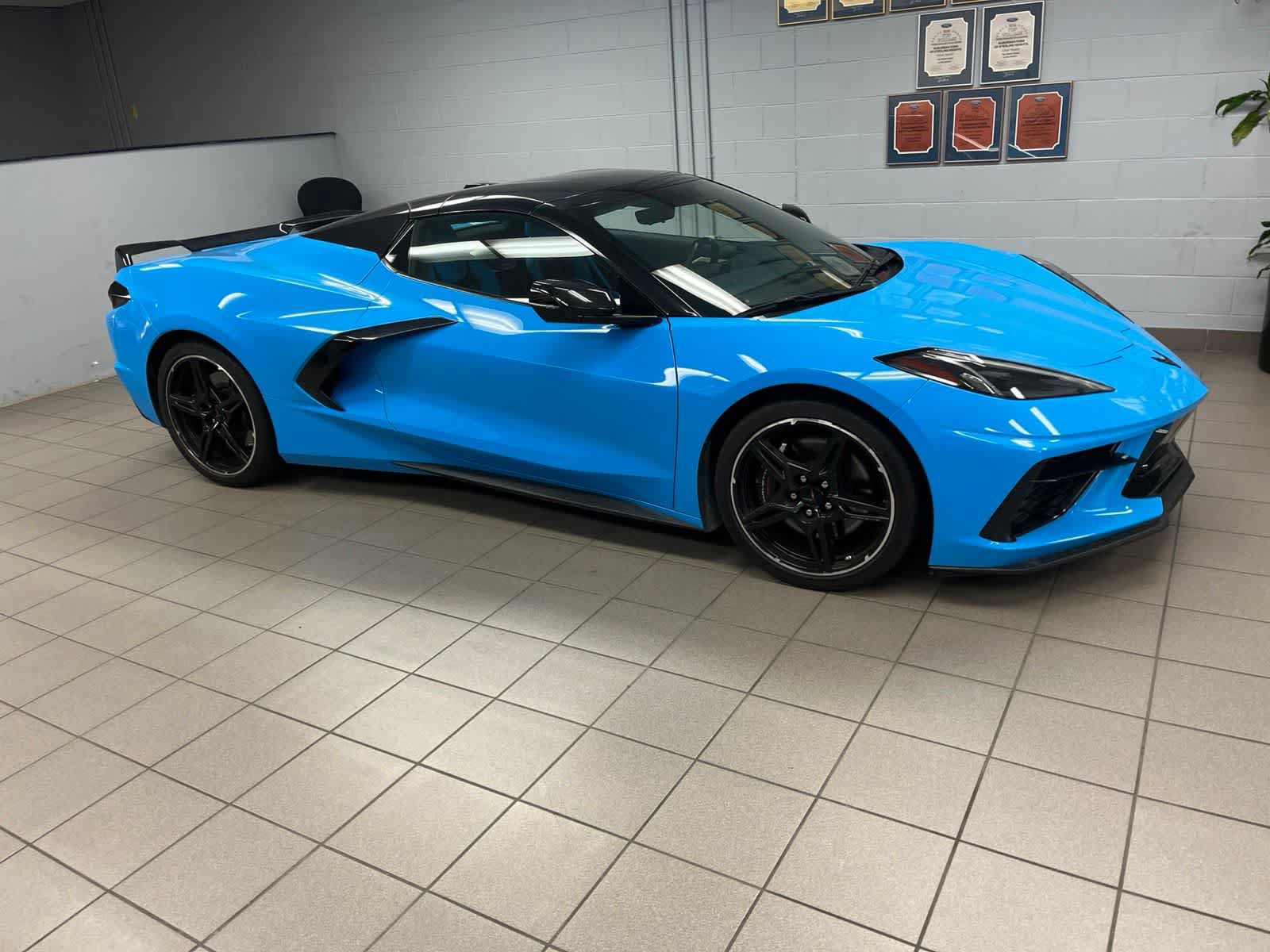 Used 2021 Chevrolet Corvette Stingray Premium Conv w/ Z51 Performance Package RWD image 18
