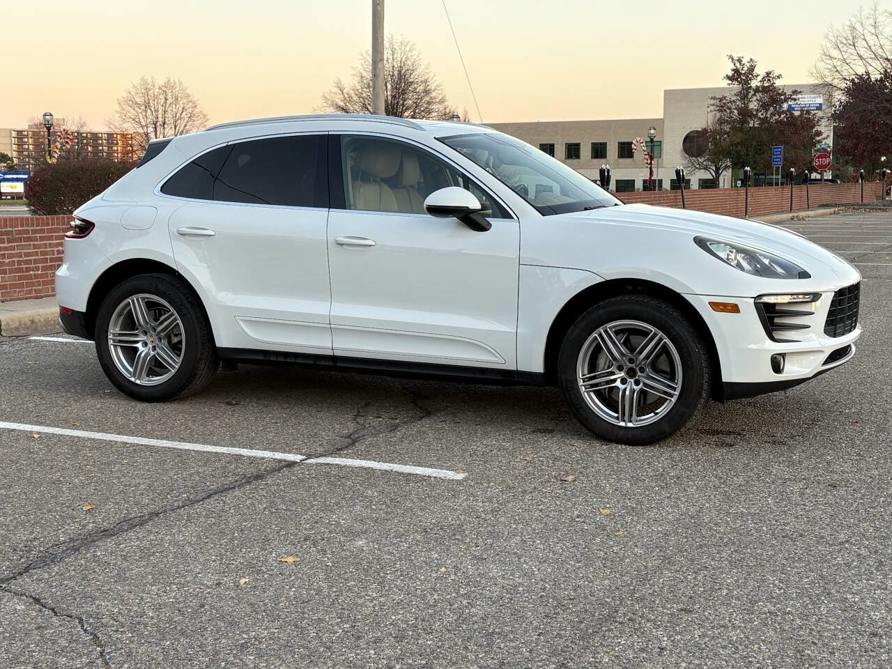 Used 2015 Porsche Macan S image 9