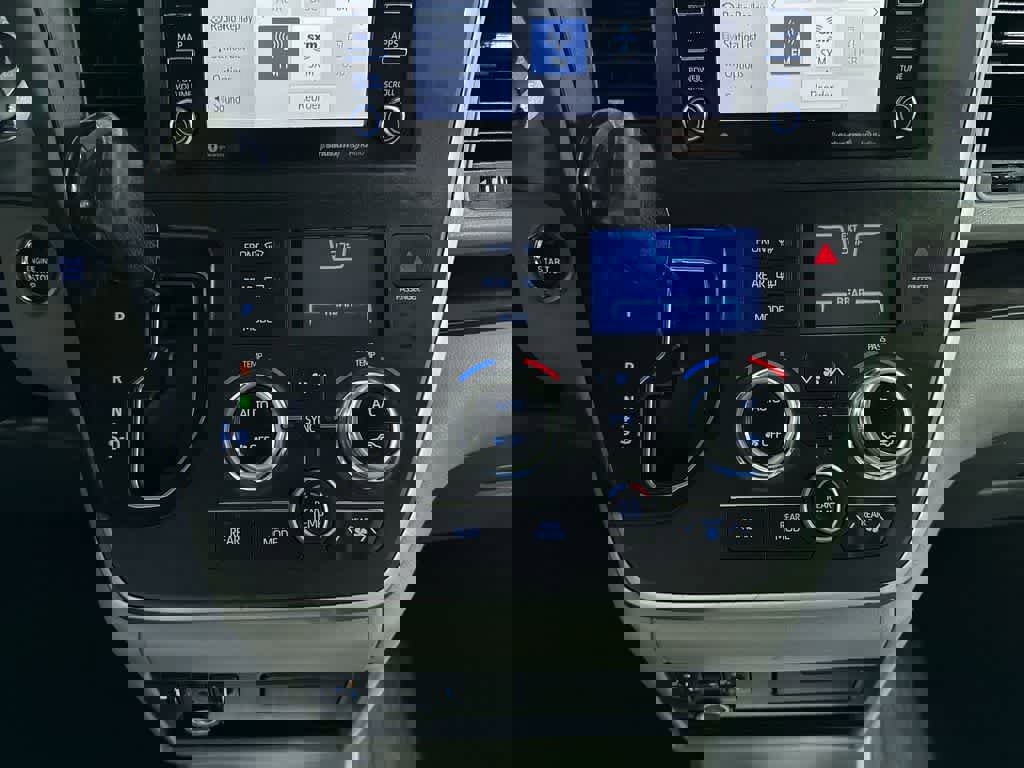 Used 2020 Toyota Sienna XLE w/ XLE Navigation Package image 23