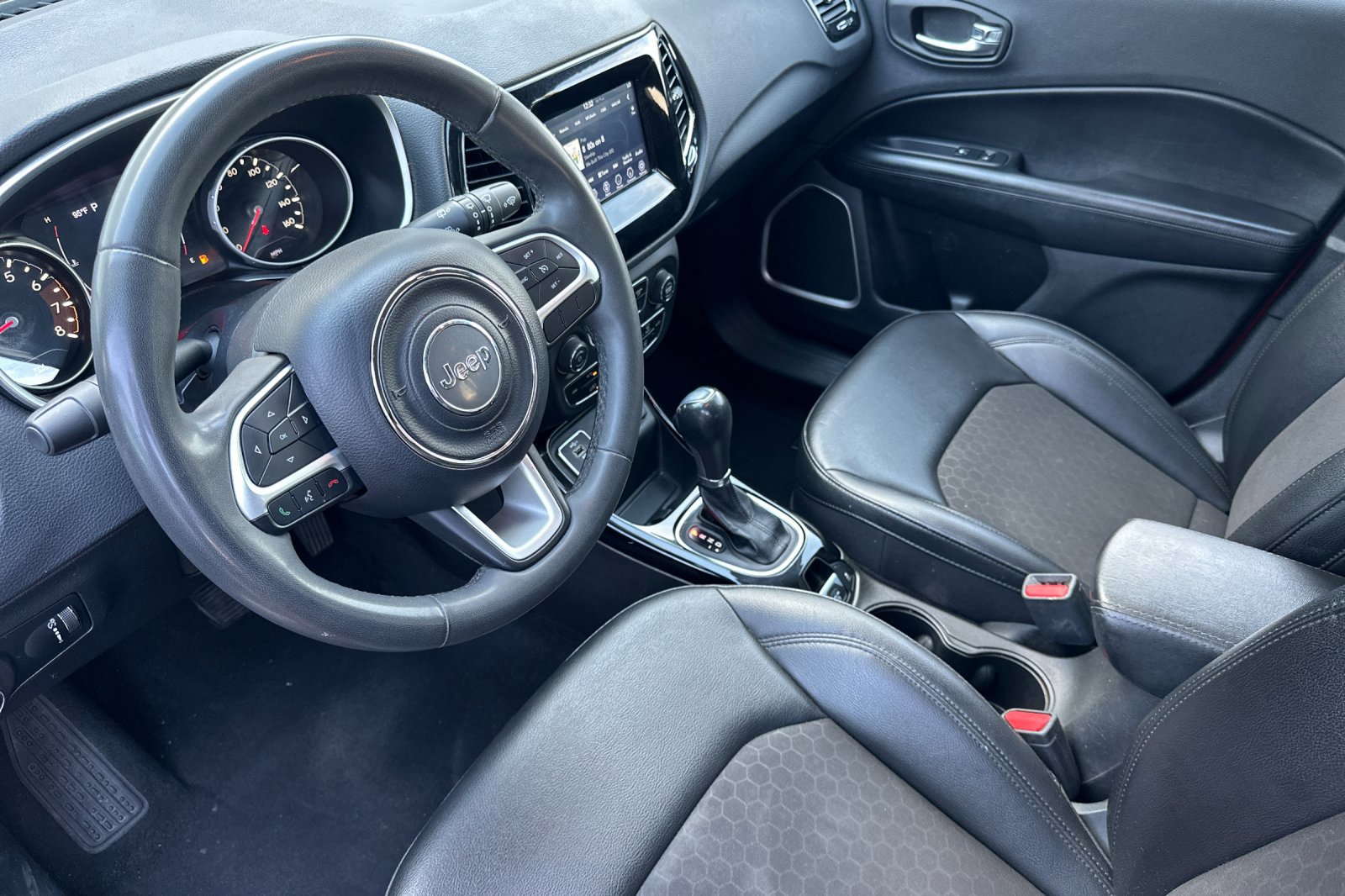 Used 2021 Jeep Compass Latitude image 10