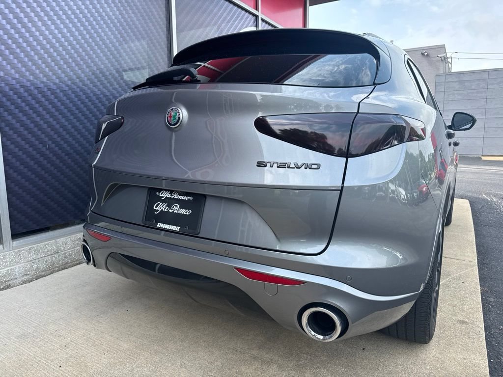 Used 2021 Alfa Romeo Stelvio Ti w/ Nero Edizione AWD/4WD image 7