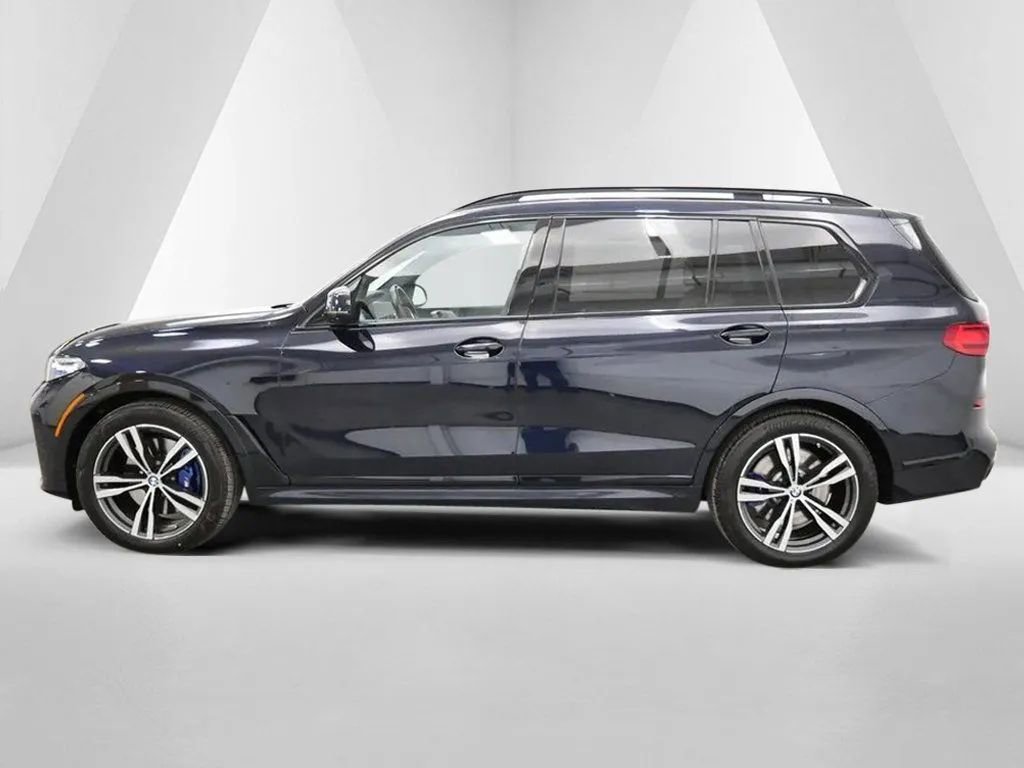 Used 2022 BMW X7 M50i image 4