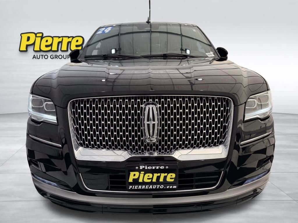 Used 2024 Lincoln Navigator Reserve image 10