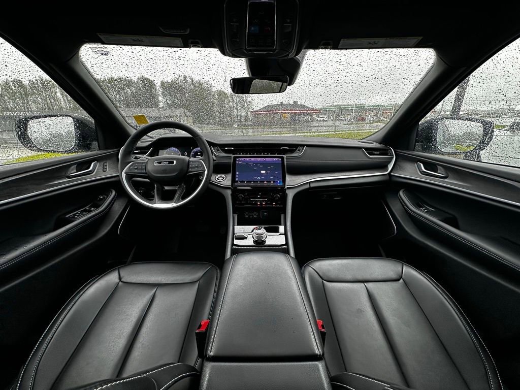 Used 2025 Jeep Grand Cherokee L Limited w/ Black Appearance Package AWD/4WD image 51