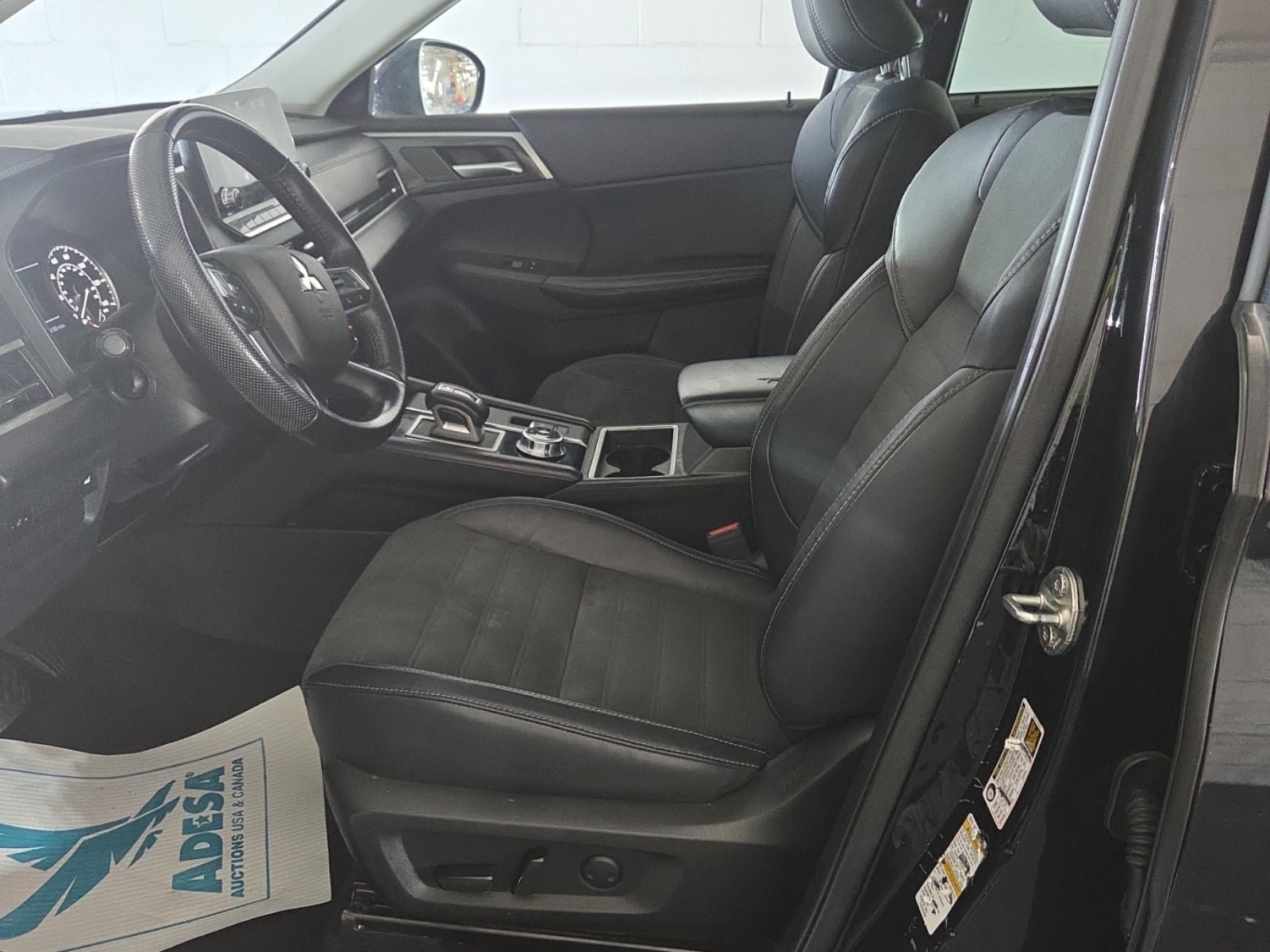 Used 2023 Mitsubishi Outlander SE Black Edition FWD image 8