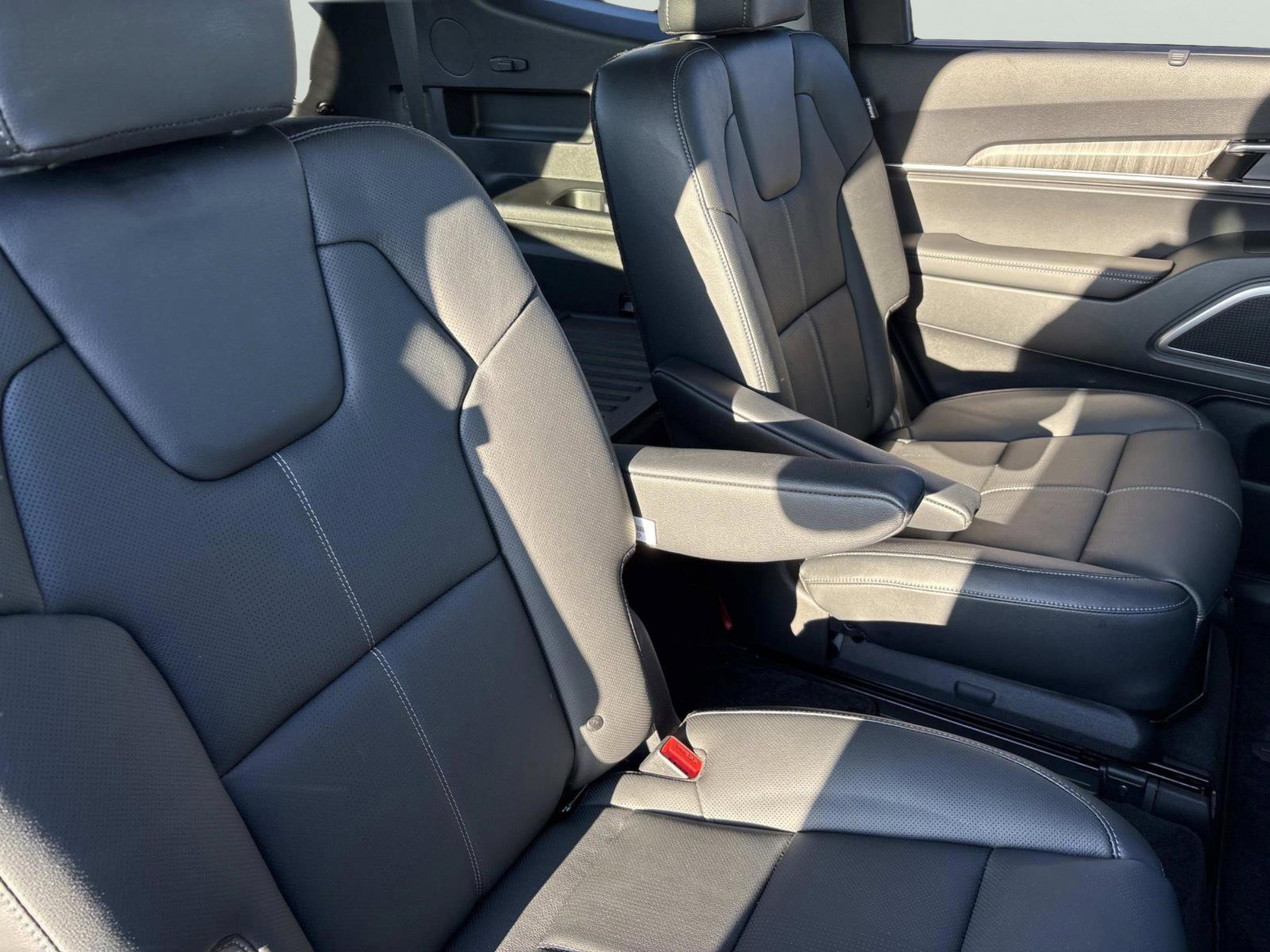 Used 2025 Kia Telluride EX image 16