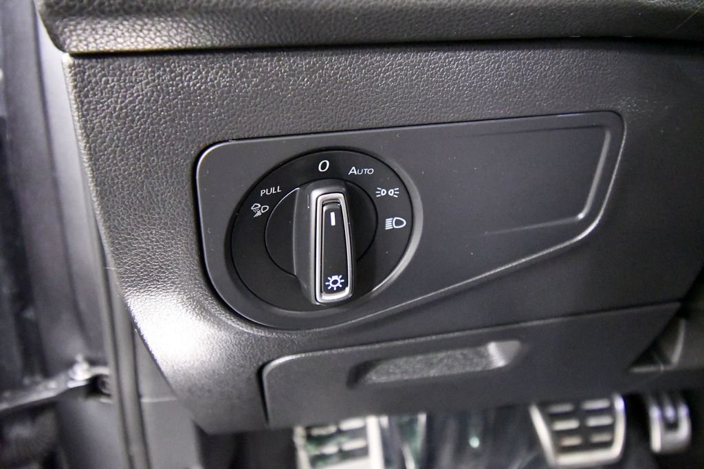Used 2022 Volkswagen Tiguan SEL R-Line AWD/4WD image 19