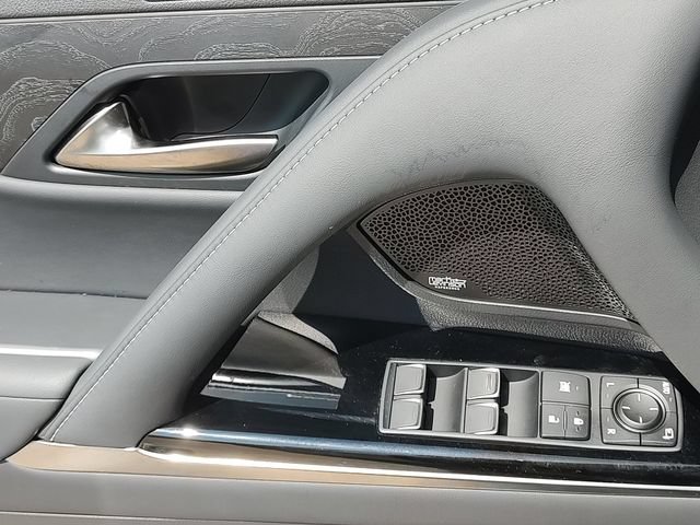 Used 2024 Lexus LX 600 4WD w/ Luxury Package image 25