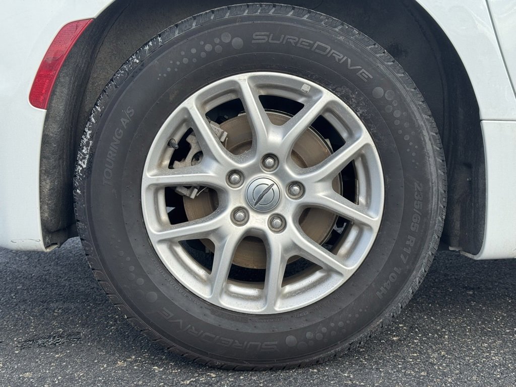 Used 2024 Chrysler Pacifica Touring-L image 7