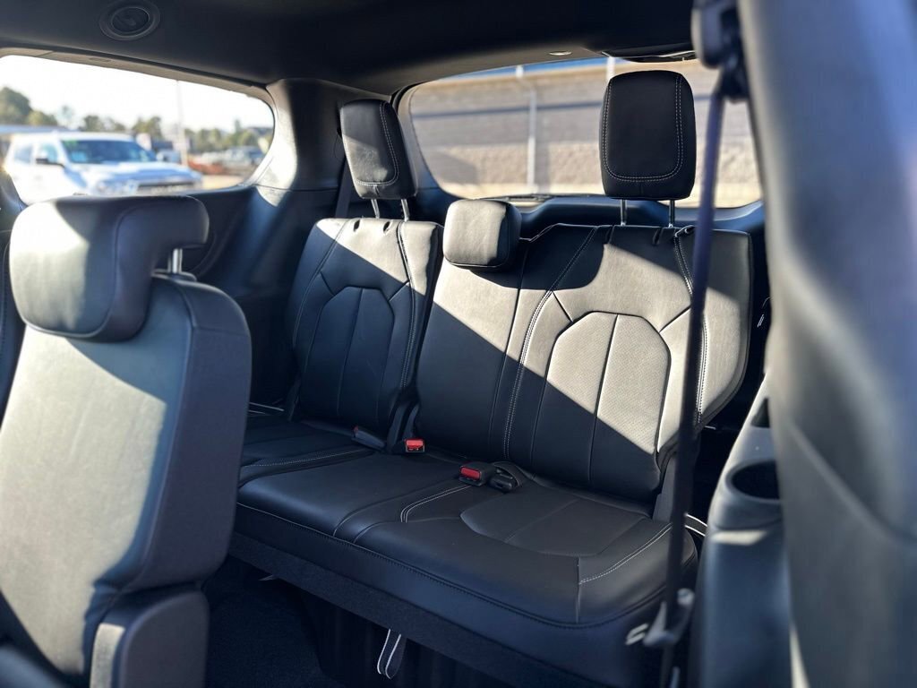 New 2026 Chrysler Pacifica Select image 28