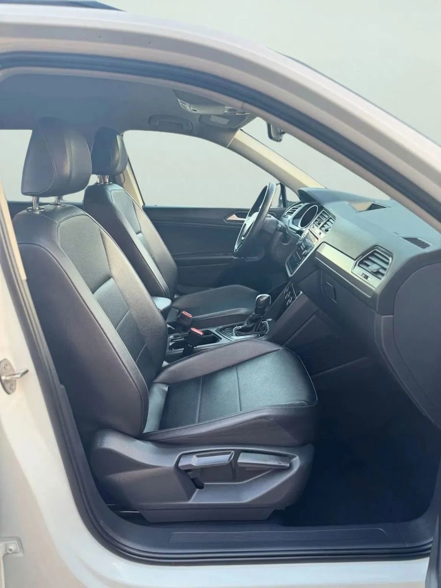 Used 2020 Volkswagen Tiguan SEL image 43