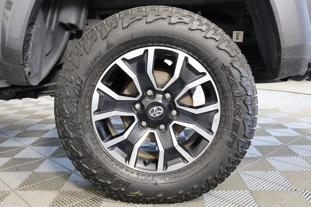 Used 2021 Toyota Tacoma TRD Sport w/ Technology Package image 16