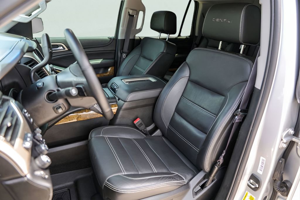 Used 2017 GMC Yukon Denali w/ Open Road Package AWD/4WD image 10