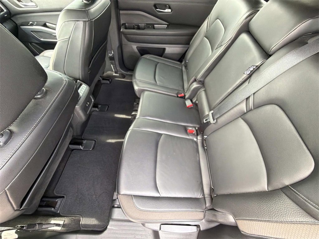 Used 2023 Nissan Pathfinder SL w/ Black Appearance Package image 16