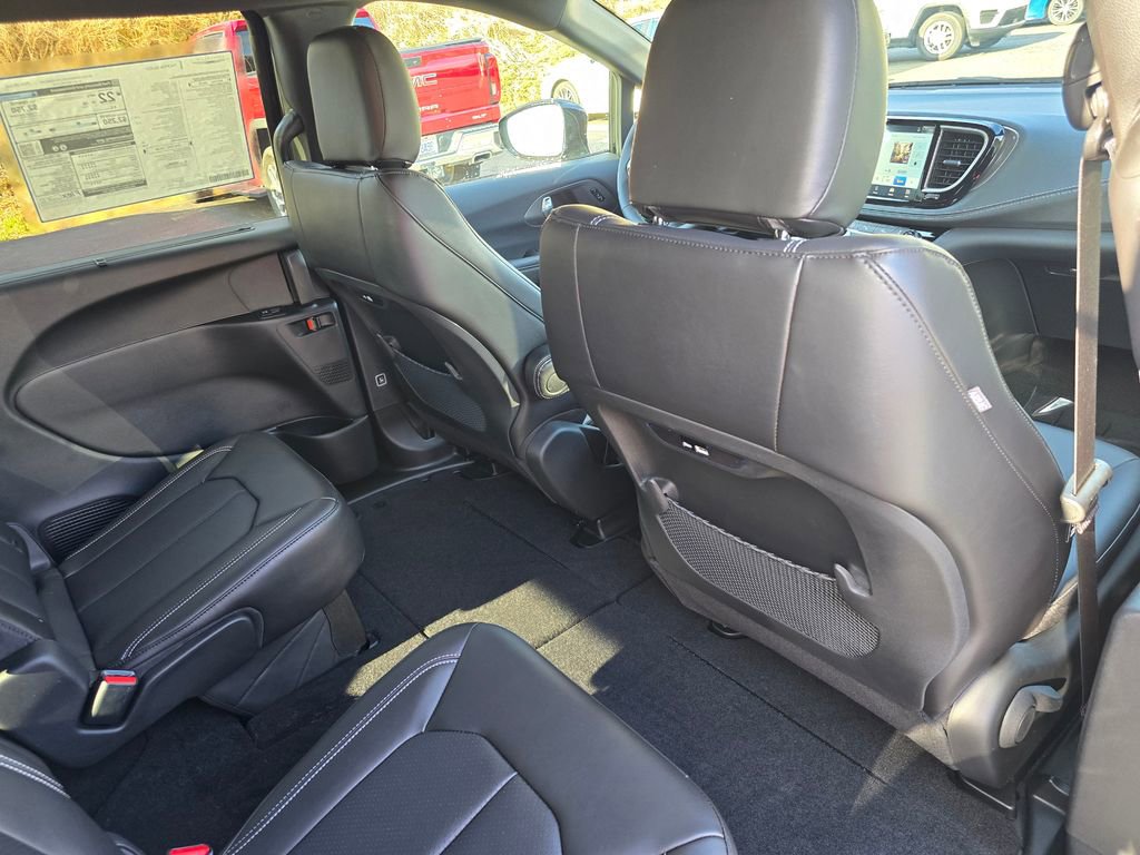 New 2026 Chrysler Pacifica Select image 24