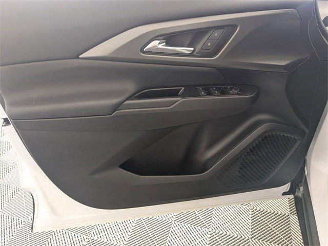 Certified 2025 Chevrolet Equinox EV LT image 9