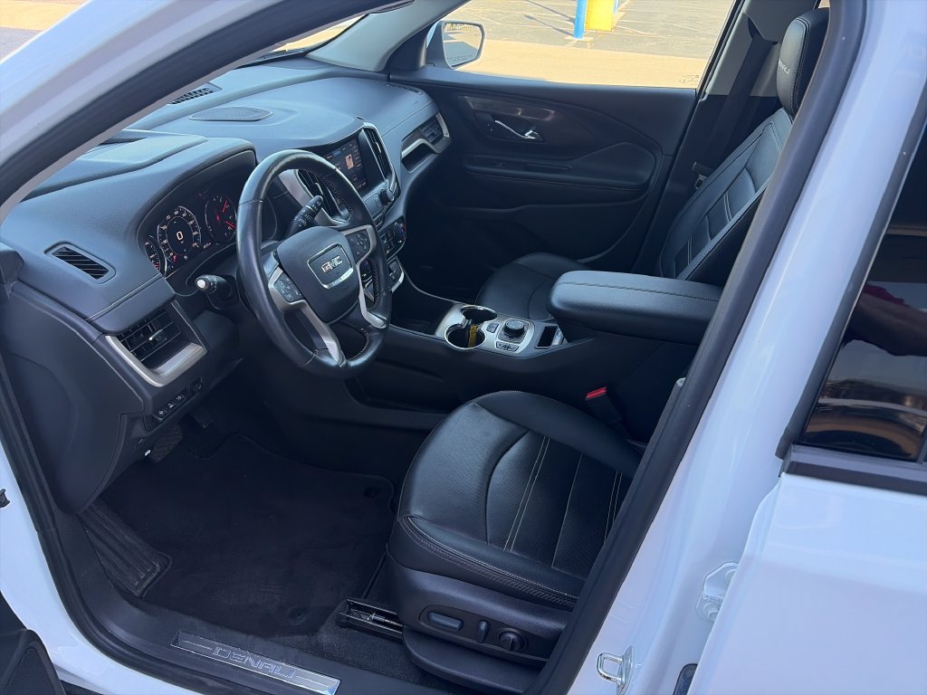 Used 2023 GMC Terrain Denali w/ Denali Premium Package AWD/4WD image 9