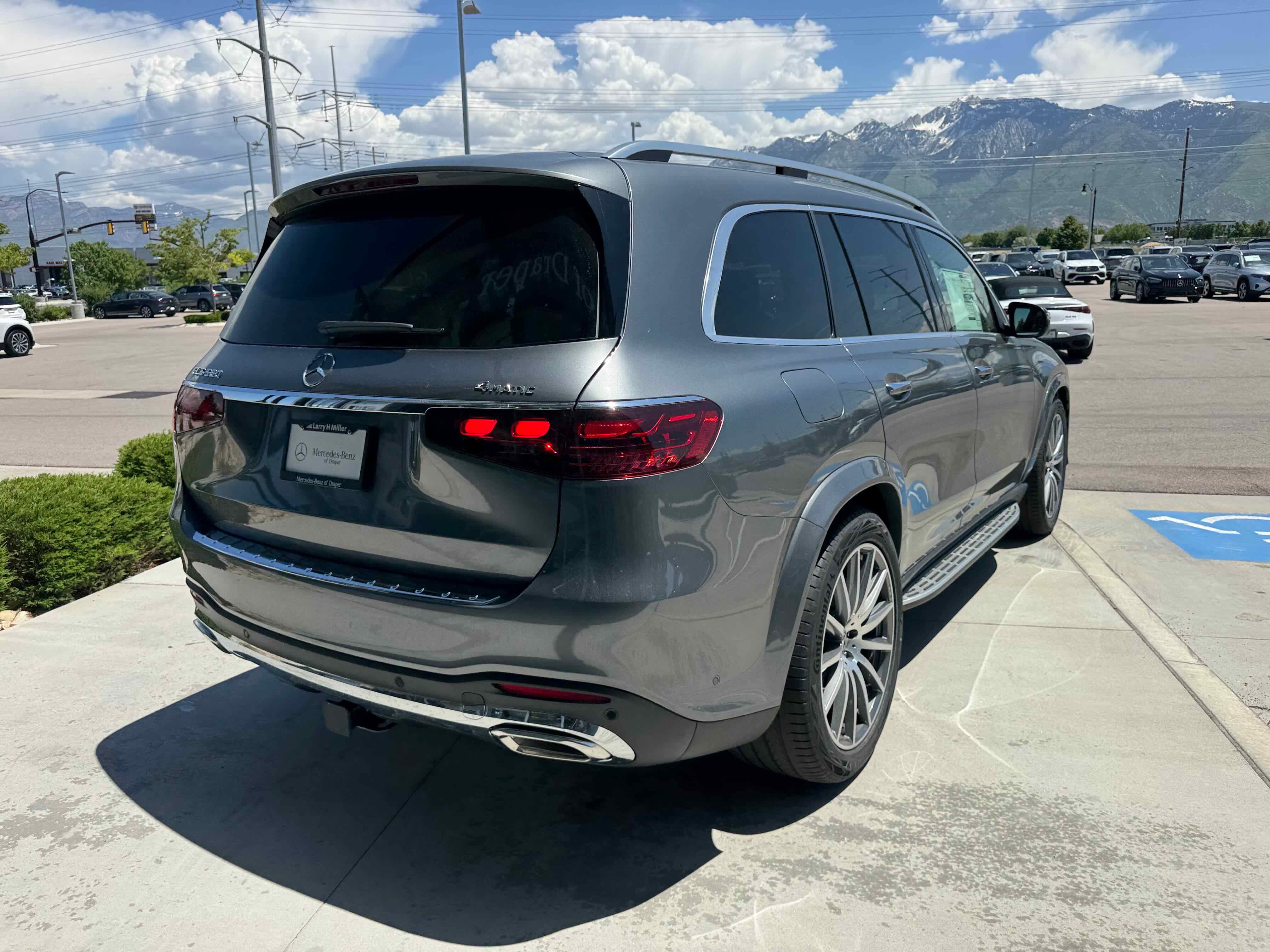New 2025 Mercedes-Benz GLS 580 4MATIC image 7