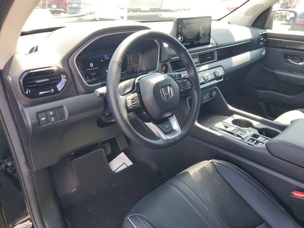 Used 2025 Honda Pilot Elite image 4