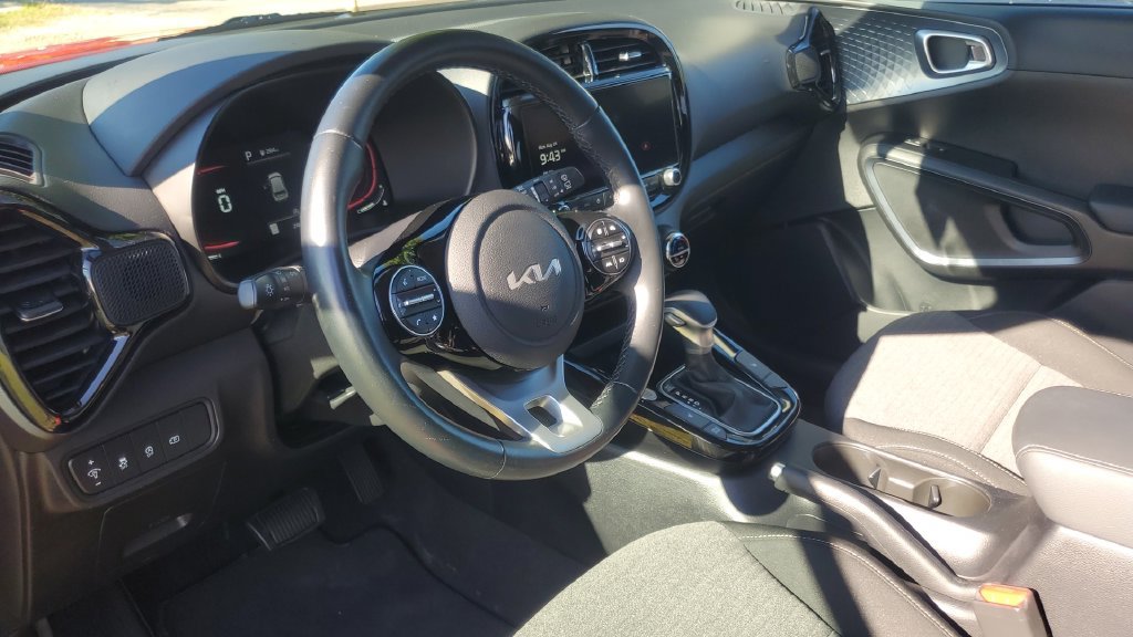 Used 2023 Kia Soul EX FWD image 11