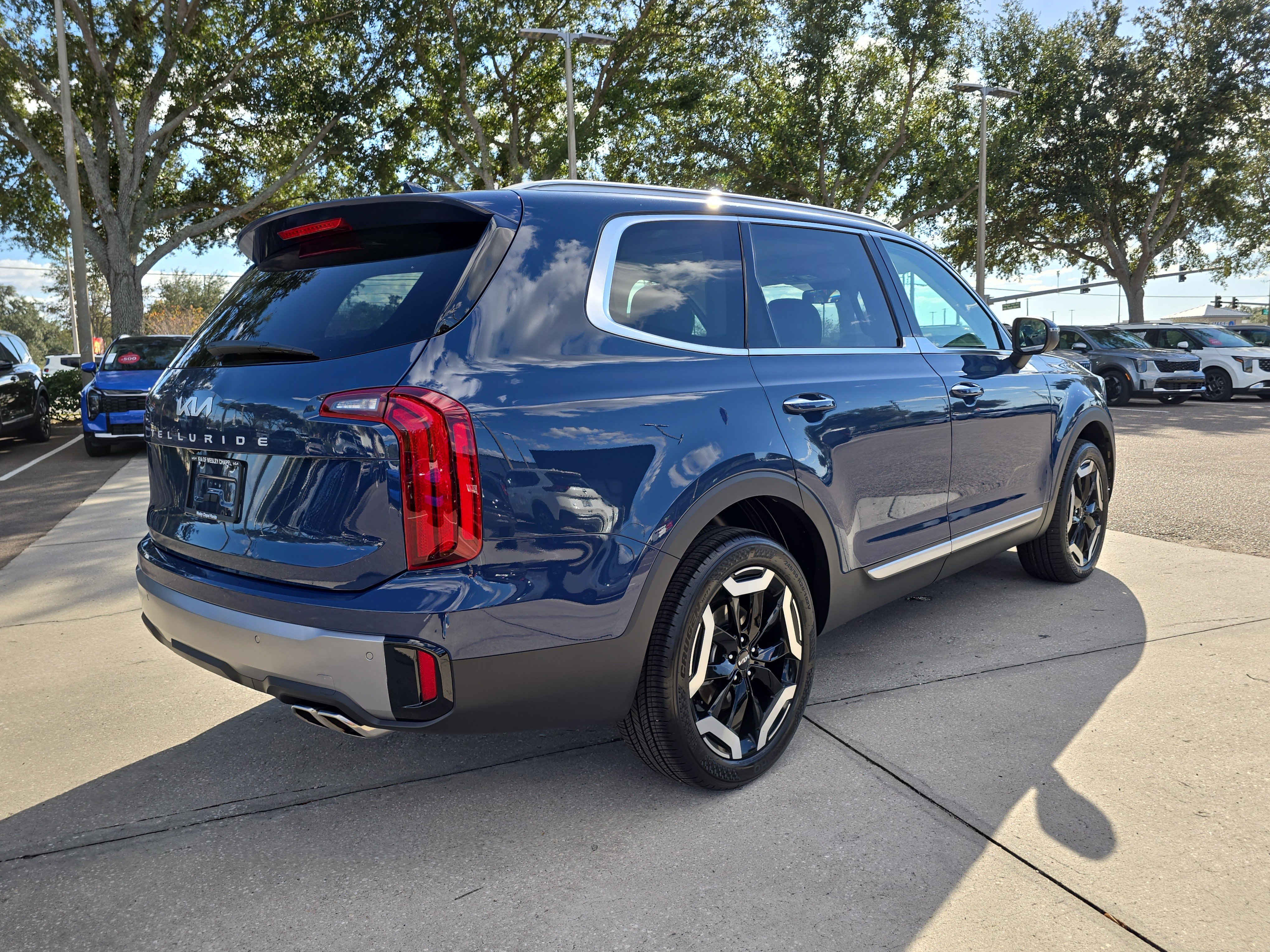 Used 2025 Kia Telluride S image 8
