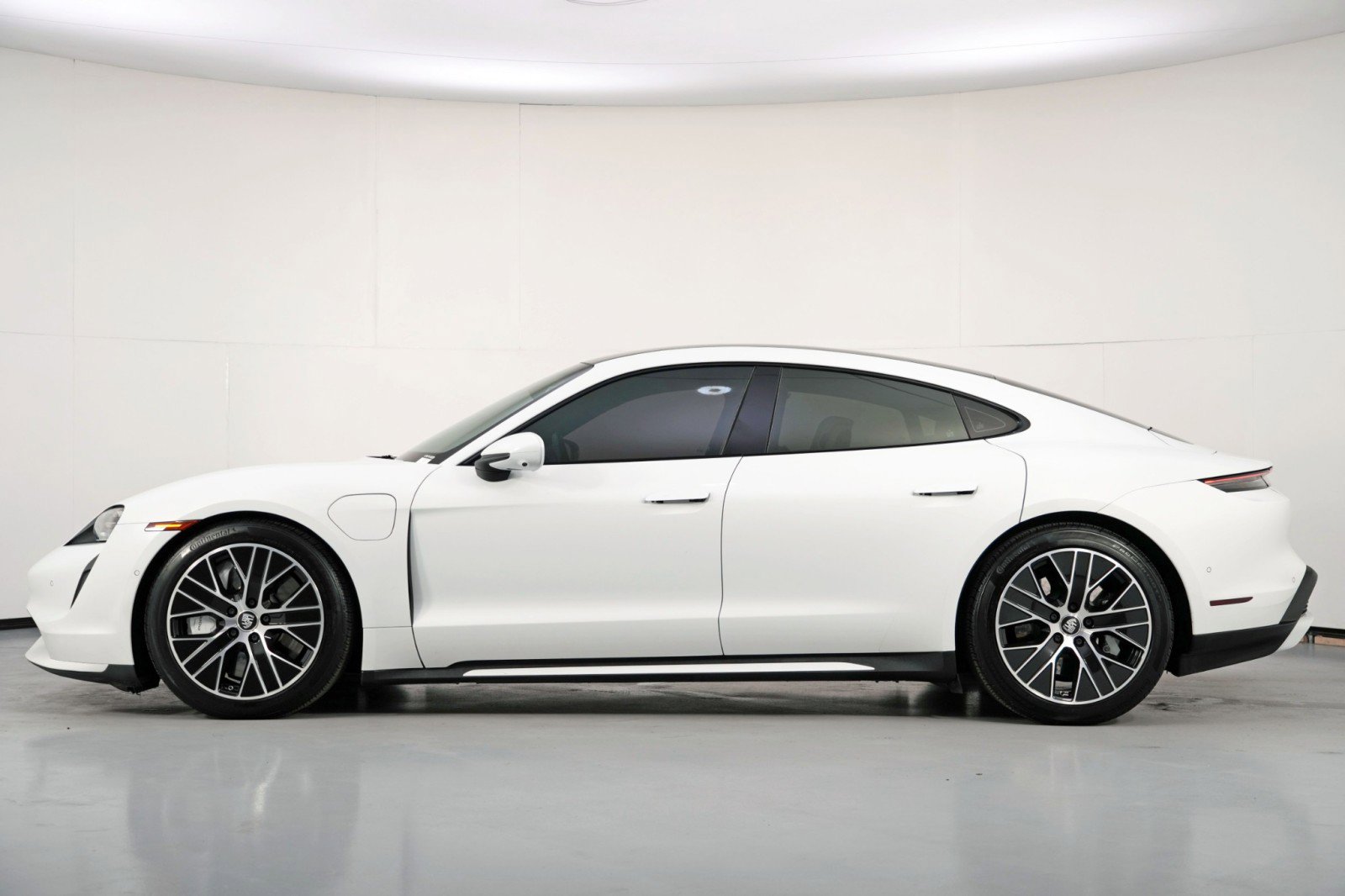 Used 2020 Porsche Taycan Turbo w/ Premium Package image 9