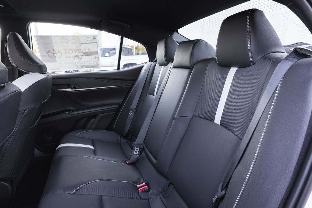 New 2026 Toyota Camry Hybrid FWD image 10