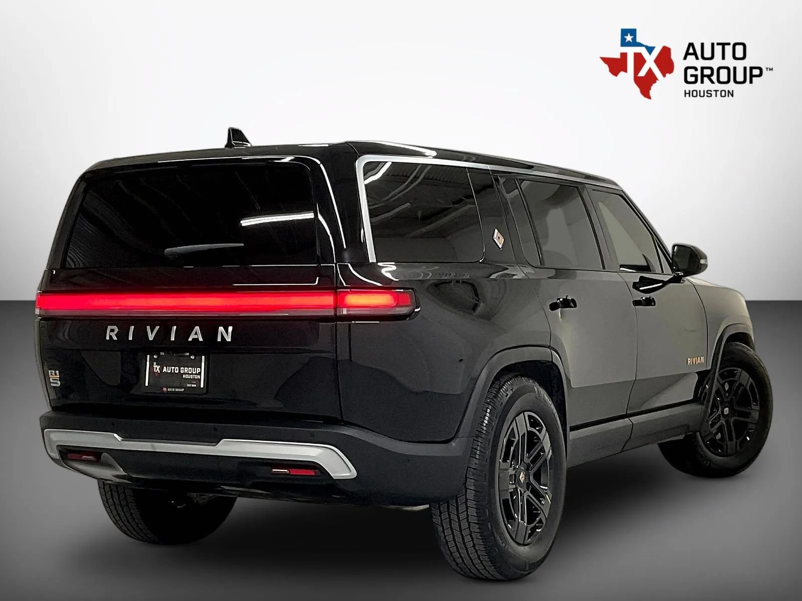 Used 2023 Rivian R1S Adventure Quad AWD/4WD image 5