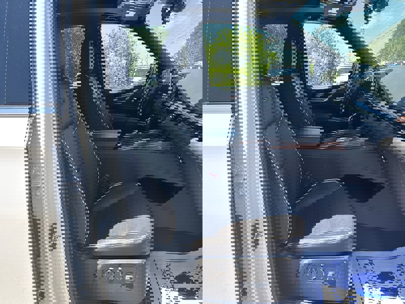 Used 2023 Cadillac Escalade ESV Premium Luxury RWD image 28