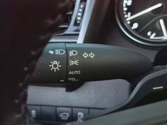 Used 2019 Toyota Camry SE w/ Carpet Mat Package FWD image 17
