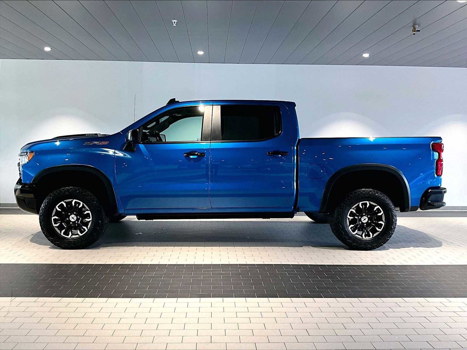 Used 2022 Chevrolet Silverado 1500 ZR2 w/ Technology Package image 2