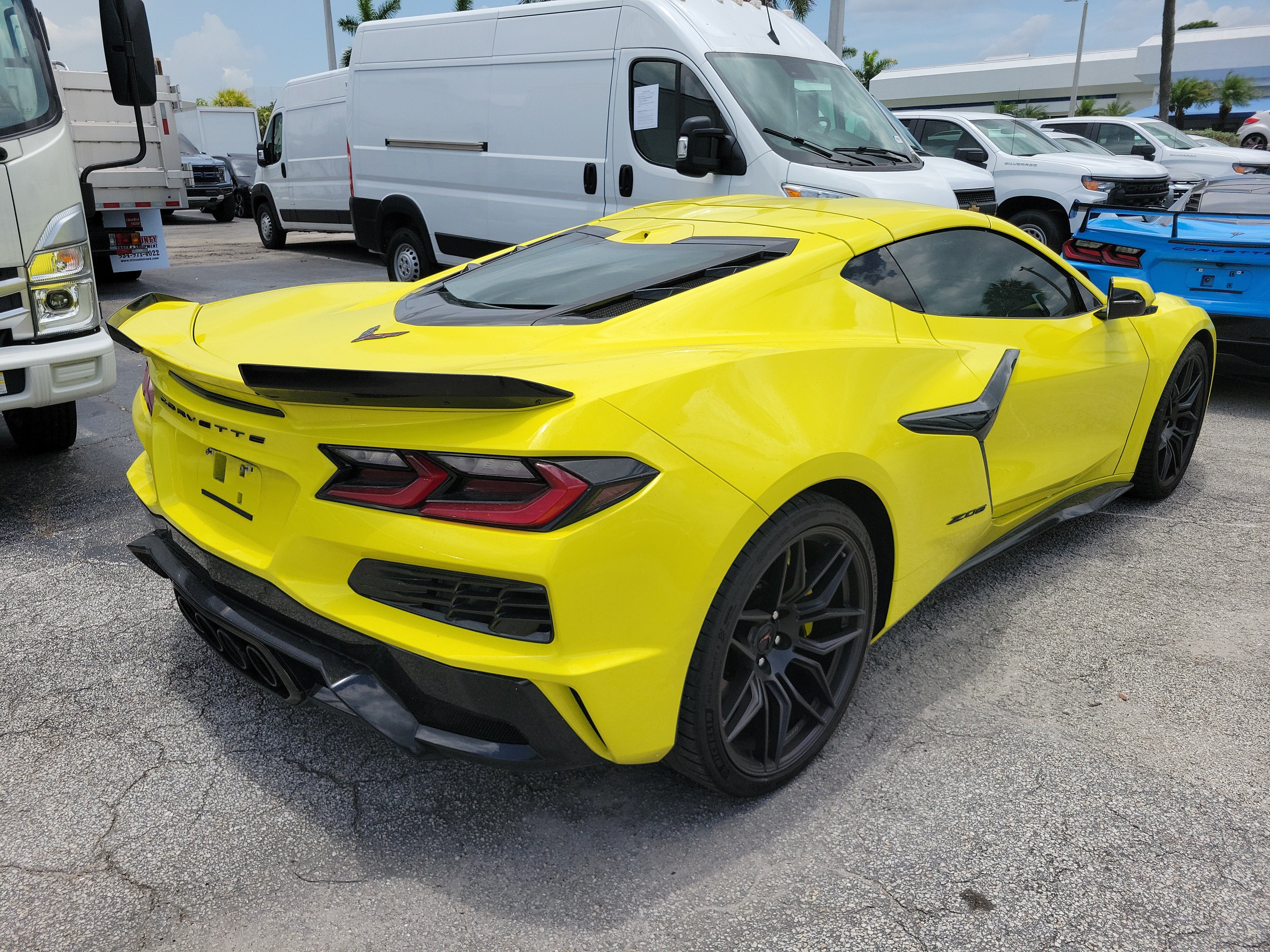 Used 2023 Chevrolet Corvette Z06 w/ Stealth Interior Trim Package RWD image 2