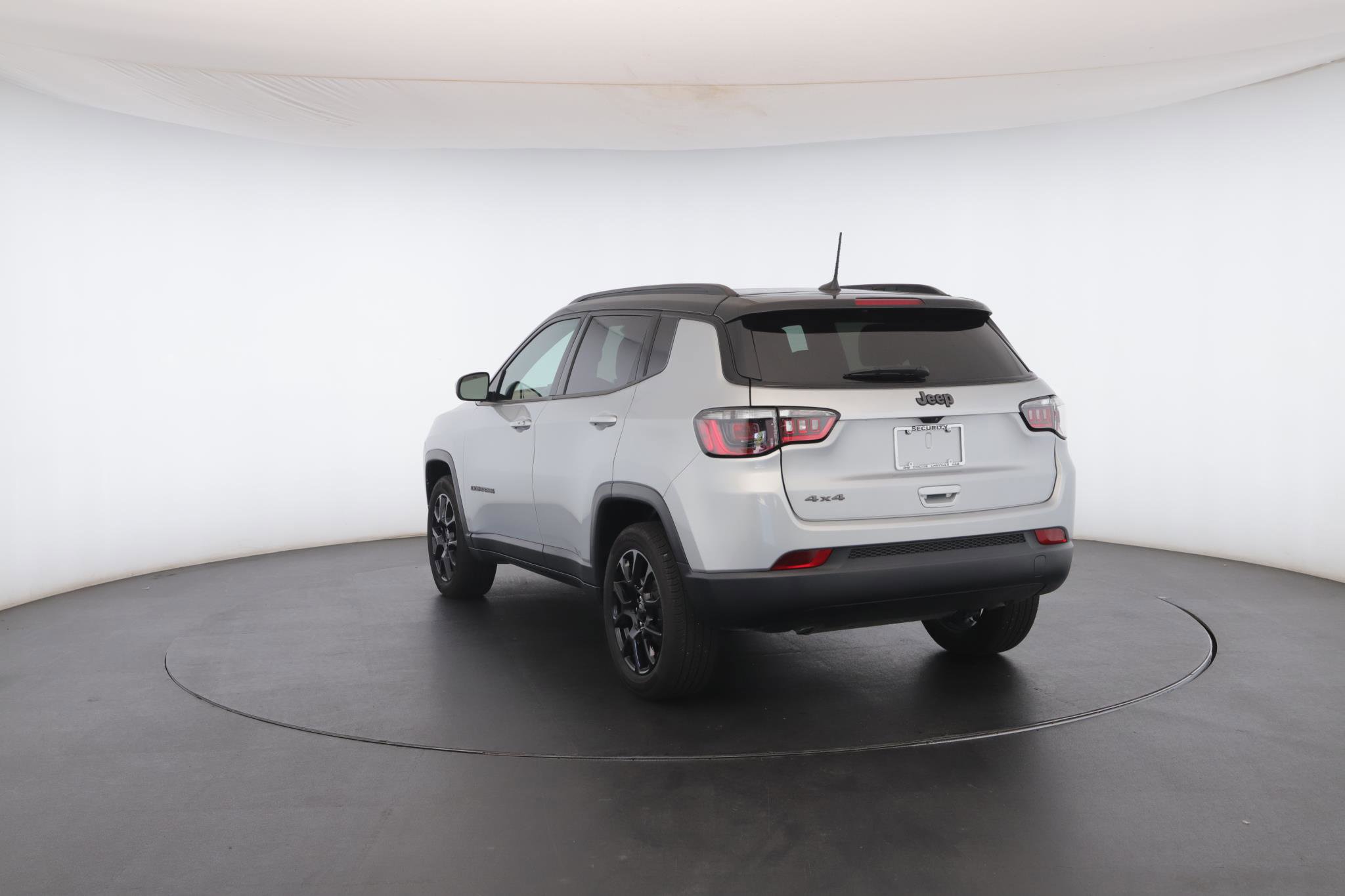 Used 2024 Jeep Compass Latitude w/ Sun and Sound Group AWD/4WD image 25