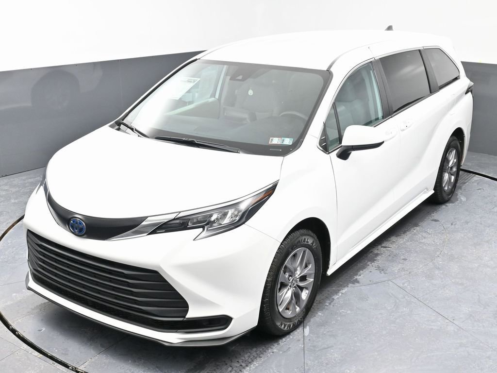 Used 2024 Toyota Sienna LE image 43