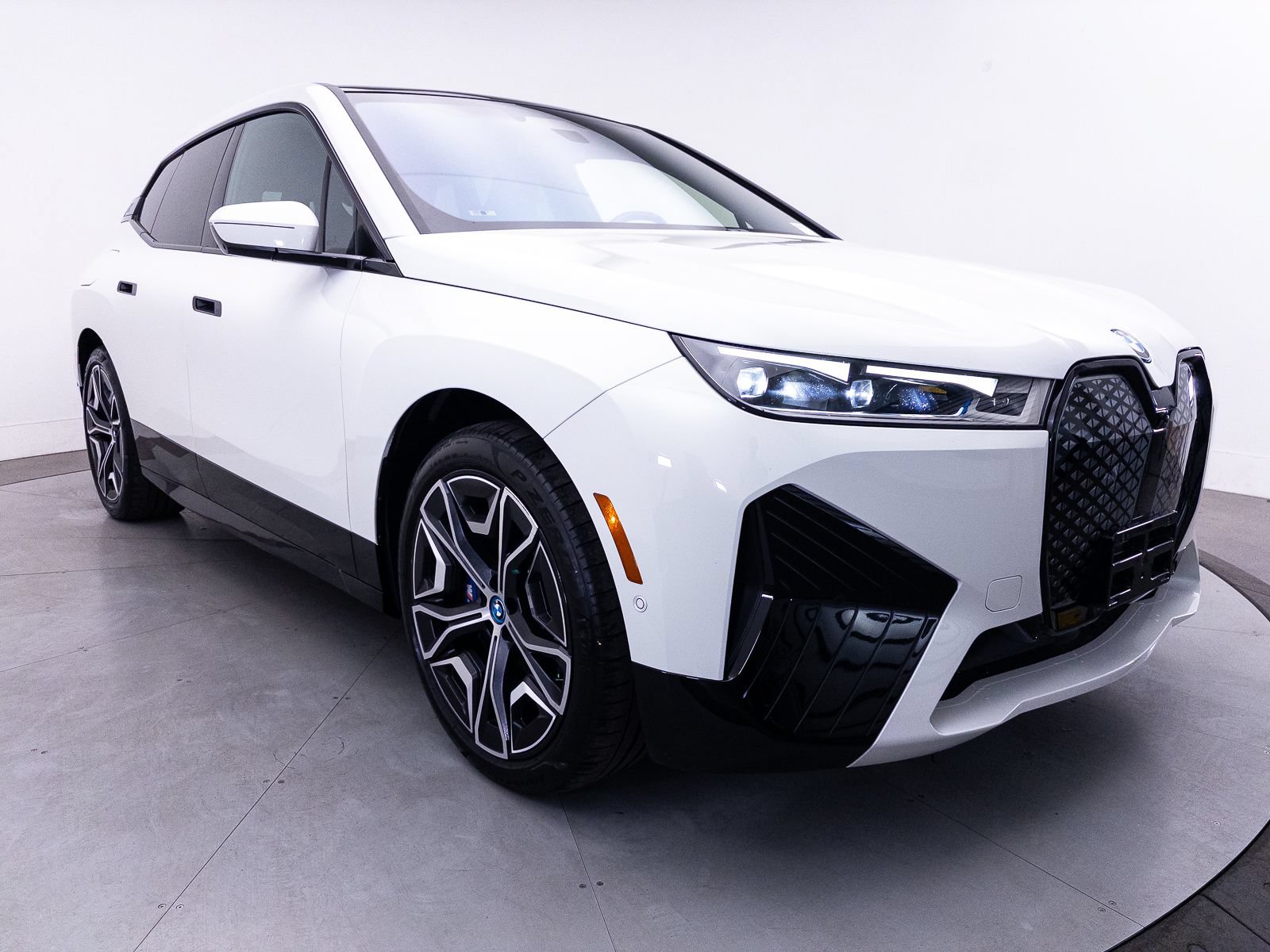 Used 2023 BMW iX M60 w/ Executive Package AWD/4WD image 13