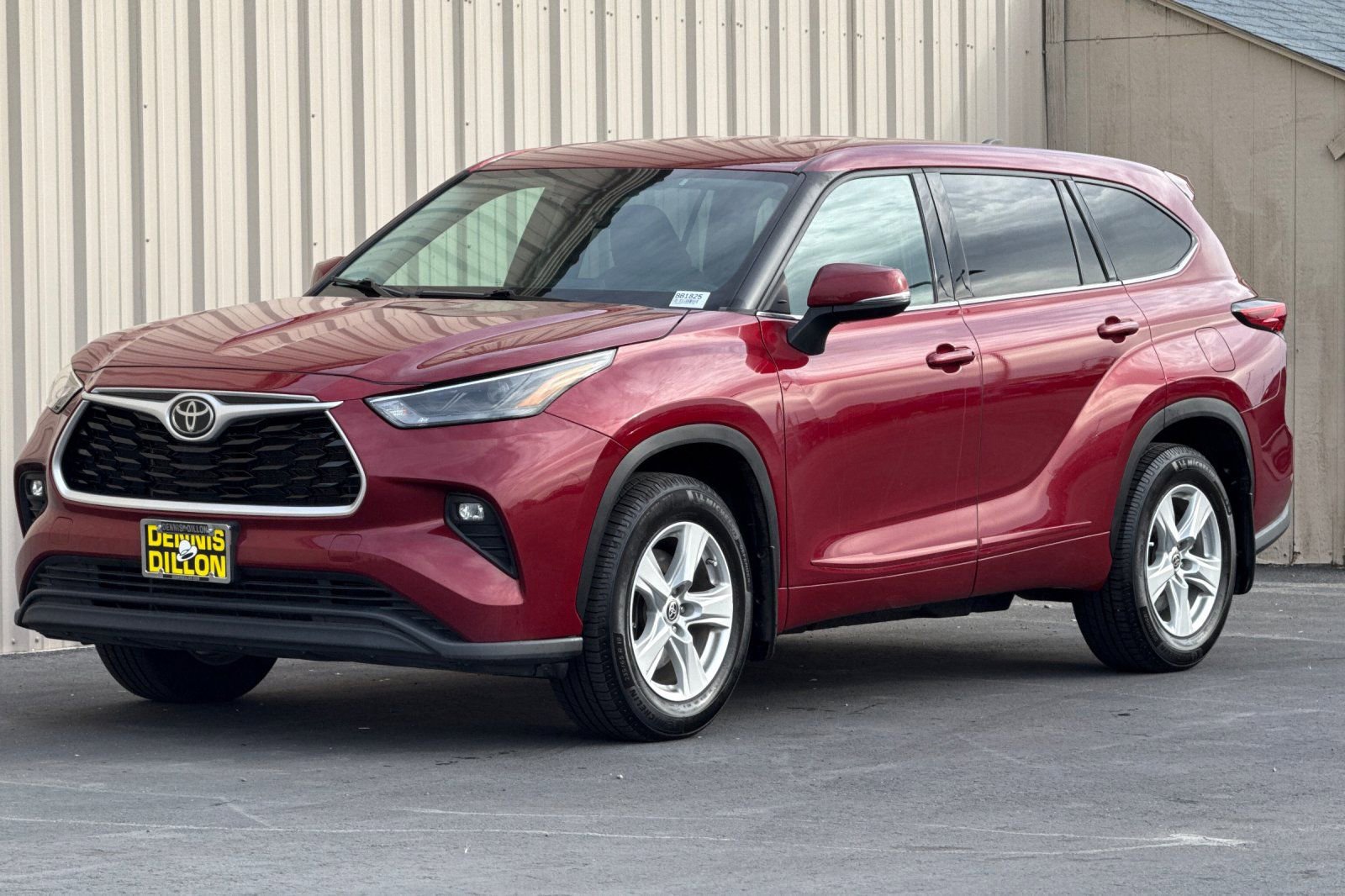 Used 2022 Toyota Highlander LE AWD/4WD image 8