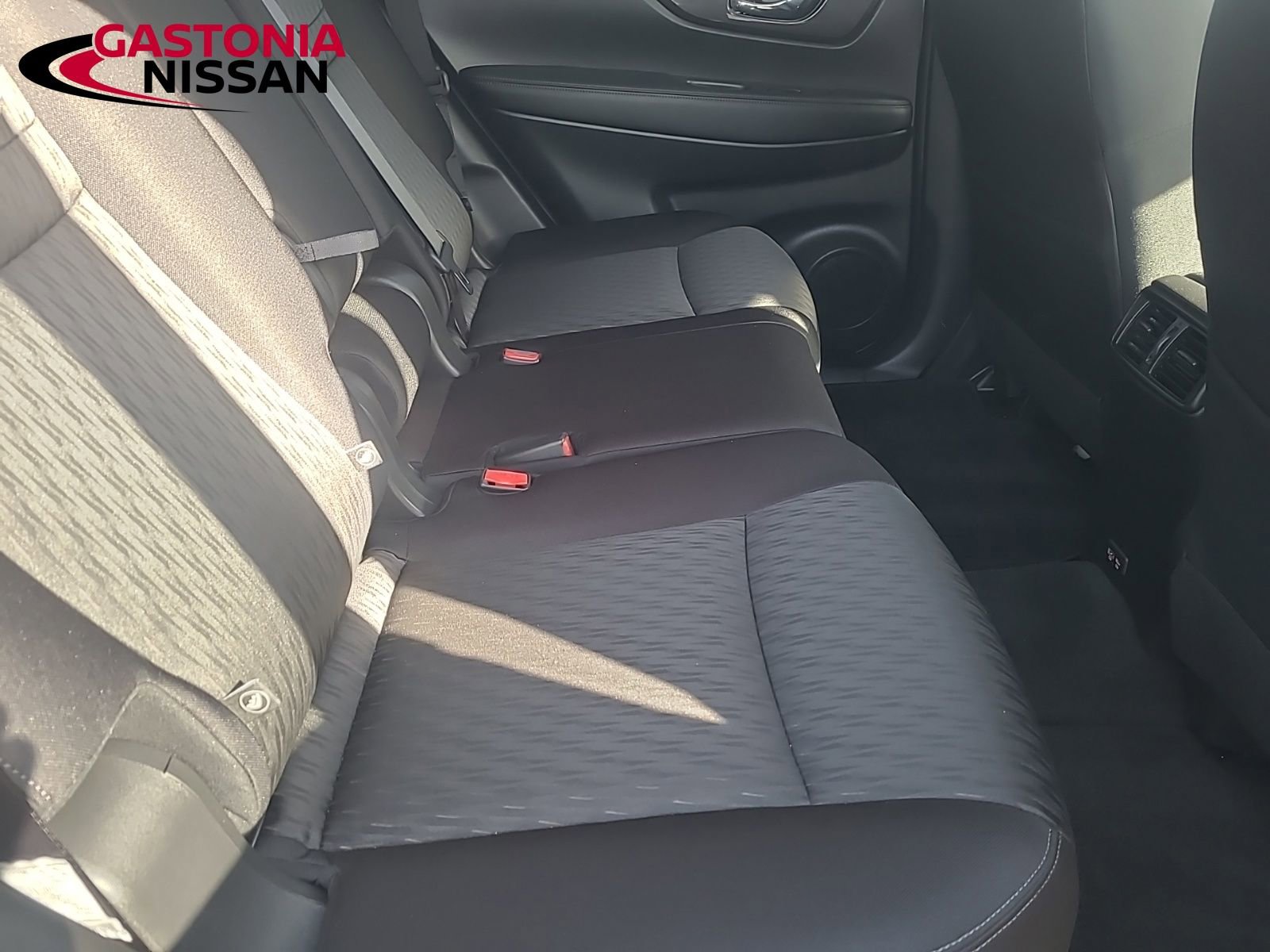 Used 2020 Nissan Rogue SV image 26