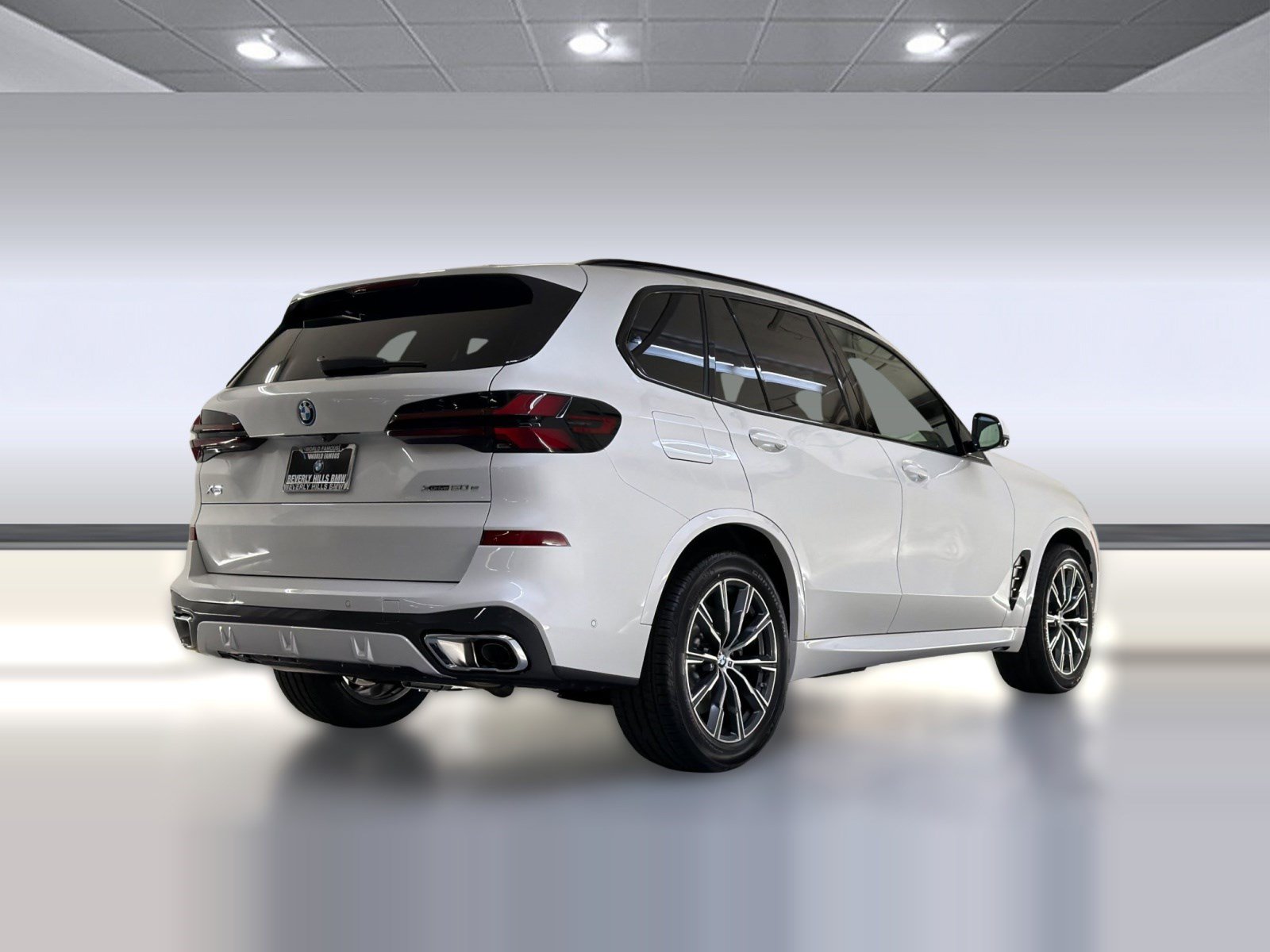 Used 2026 BMW X5 xDrive50e w/ M Sport Package AWD/4WD image 8