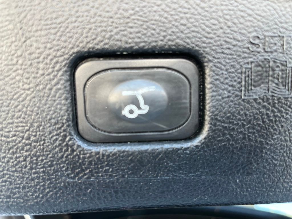 Used 2020 Ford Edge Titanium w/ Equipment Group 301A image 16