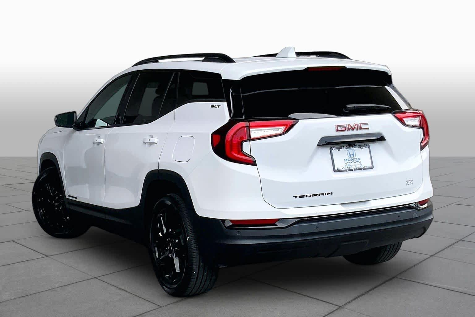 Used 2023 GMC Terrain SLT w/ Tech Package FWD image 12