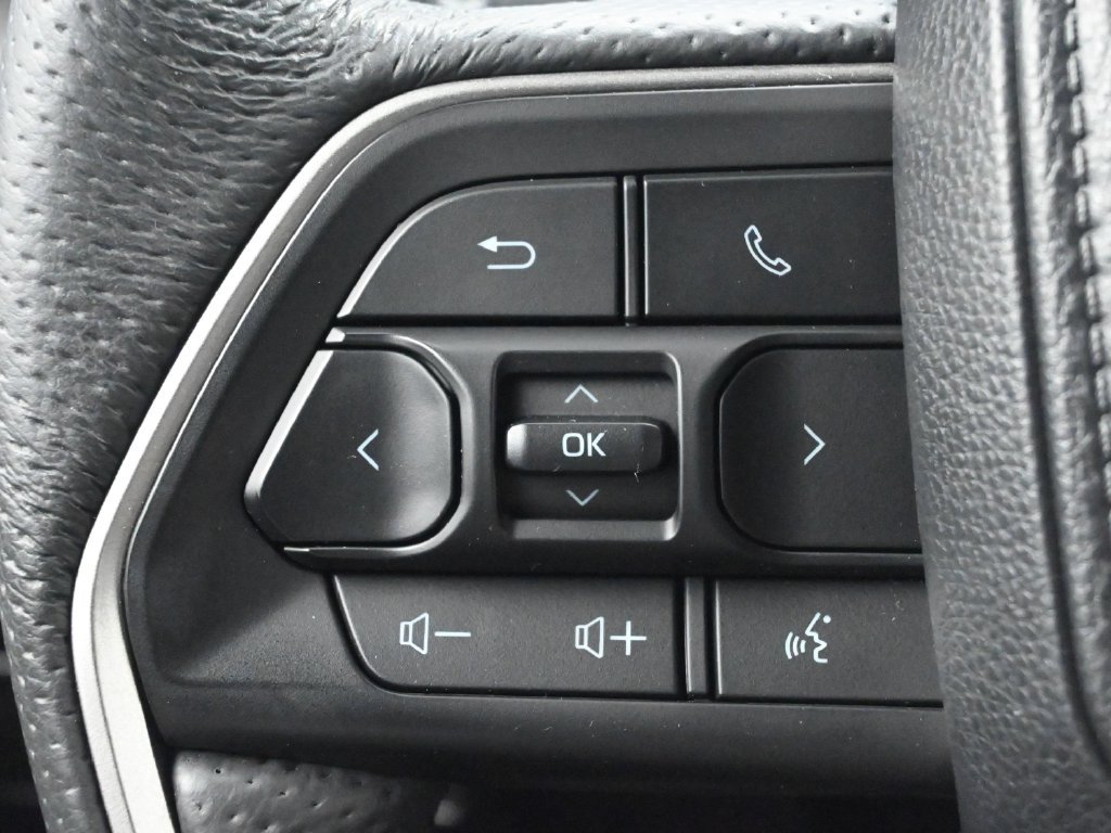 Used 2024 Toyota Tacoma TRD Sport AWD/4WD image 7